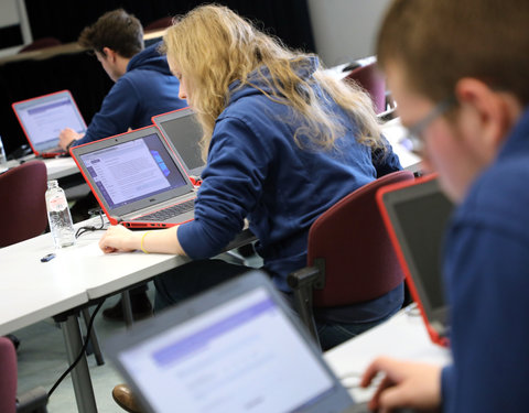 Test door studenten van proefopstellingen nieuwe leeromgeving (Minerva)