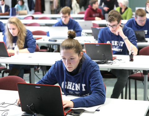 Test door studenten van proefopstellingen nieuwe leeromgeving (Minerva)