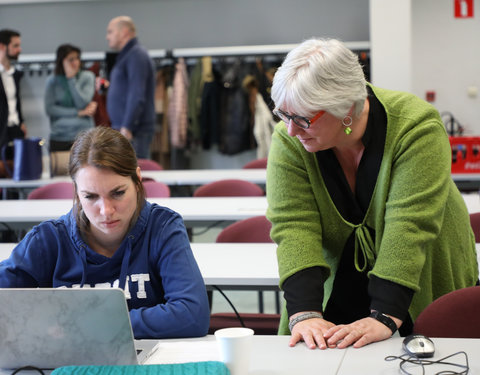 Test door studenten van proefopstellingen nieuwe leeromgeving (Minerva)