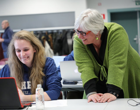 Test door studenten van proefopstellingen nieuwe leeromgeving (Minerva)