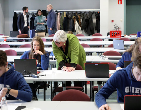 Test door studenten van proefopstellingen nieuwe leeromgeving (Minerva)