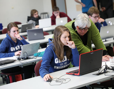 Test door studenten van proefopstellingen nieuwe leeromgeving (Minerva)