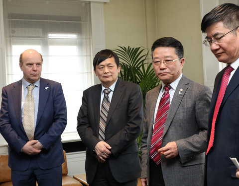 Delegatie Chinese Academy of Sciences en Xinjiang Institute of Ecology and Geography