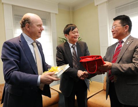 Delegatie Chinese Academy of Sciences en Xinjiang Institute of Ecology and Geography