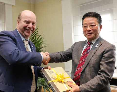 Delegatie Chinese Academy of Sciences en Xinjiang Institute of Ecology and Geography