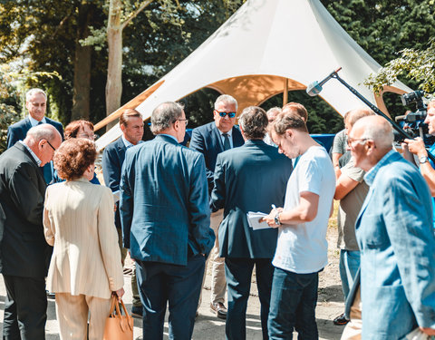 Opening Dierendispensarium in aanwezigheid van Prins Laurent