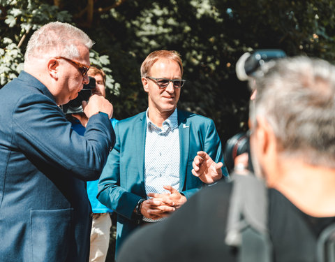 Opening Dierendispensarium in aanwezigheid van Prins Laurent