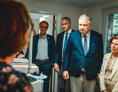 Opening Dierendispensarium in aanwezigheid van Prins Laurent