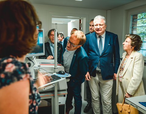 Opening Dierendispensarium in aanwezigheid van Prins Laurent