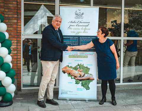 Opening Dierendispensarium in aanwezigheid van Prins Laurent