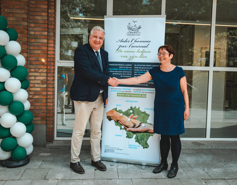 Opening Dierendispensarium in aanwezigheid van Prins Laurent