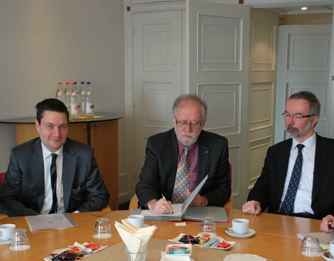 Ondertekening structurele samenwerking tussen het International Research Institute on Social Fraud Universiteit Gent (IRIS) en d