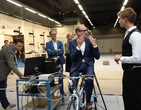 Voorstelling virtual reality applicatie die gevaarherkenning meet bij jonge fietsers