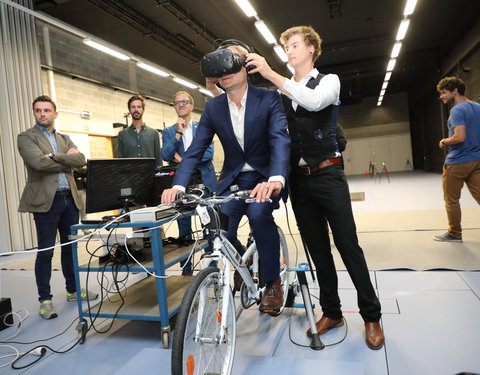 Voorstelling virtual reality applicatie die gevaarherkenning meet bij jonge fietsers