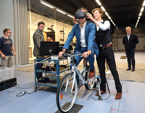 Voorstelling virtual reality applicatie die gevaarherkenning meet bij jonge fietsers