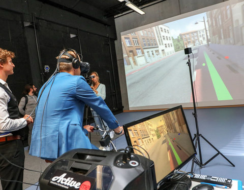 Voorstelling virtual reality applicatie die gevaarherkenning meet bij jonge fietsers