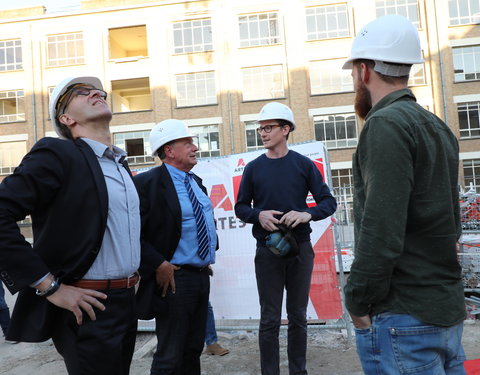 Symbolische eerstesteenlegging uitbreiding studentenrestaurant De Brug 