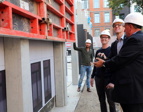 Symbolische eerstesteenlegging uitbreiding studentenrestaurant De Brug 