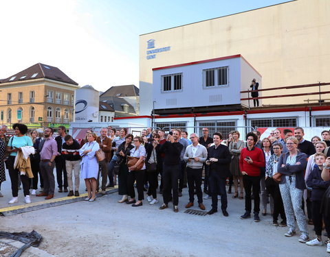 Symbolische eerstesteenlegging uitbreiding studentenrestaurant De Brug 