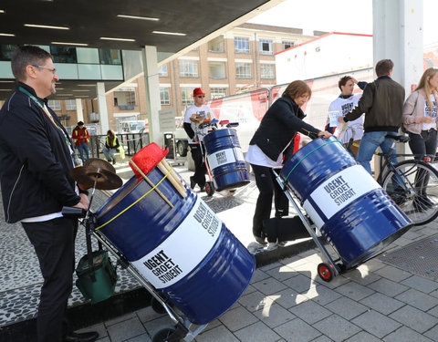 Opening academiejaar: drumband verwelkomt studenten