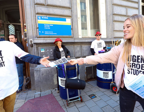 Opening academiejaar: drumband verwelkomt studenten