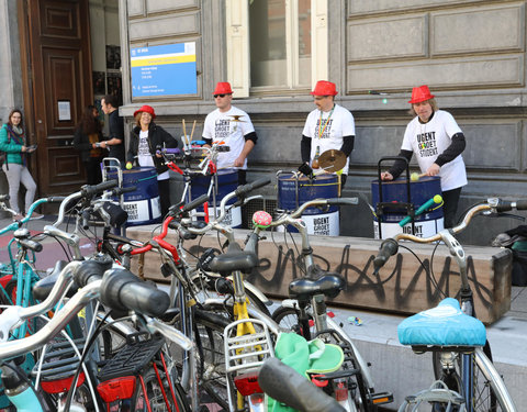 Opening academiejaar: drumband verwelkomt studenten