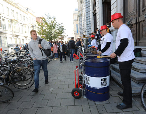 Opening academiejaar: drumband verwelkomt studenten