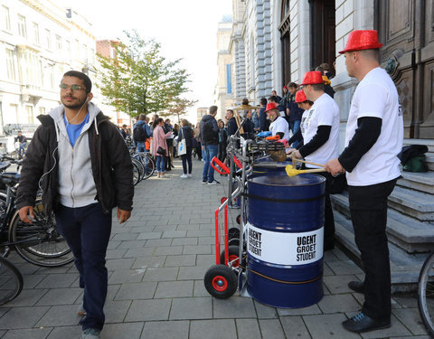 Opening academiejaar: drumband verwelkomt studenten