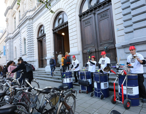 Opening academiejaar: drumband verwelkomt studenten