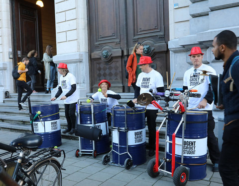 Opening academiejaar: drumband verwelkomt studenten