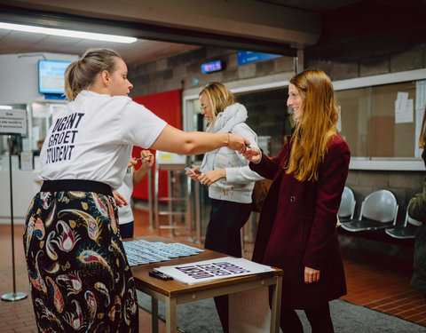 UGent groet student met yoga-initiatie in de GUSB