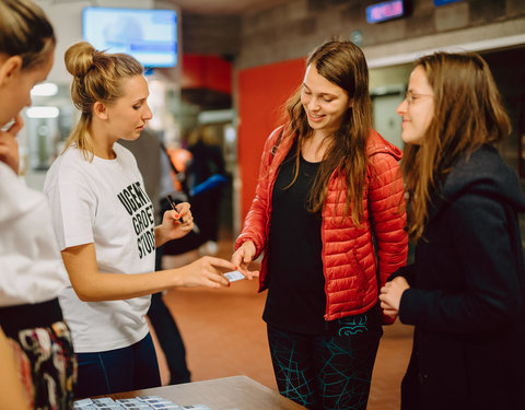 UGent groet student met yoga-initiatie in de GUSB