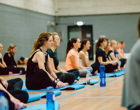 UGent groet student met yoga-initiatie in de GUSB