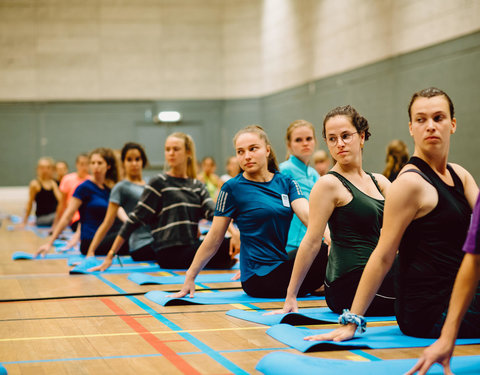 UGent groet student met yoga-initiatie in de GUSB