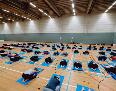 UGent groet student met yoga-initiatie in de GUSB